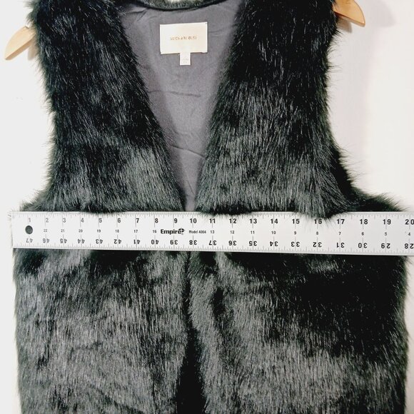 Skies Are Blue, Black Faux Fur Vest, Size Medium, Chic, Glamourous, Luxe, Resort - Picture 8 of 12